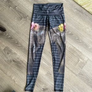 Teeki leggings small